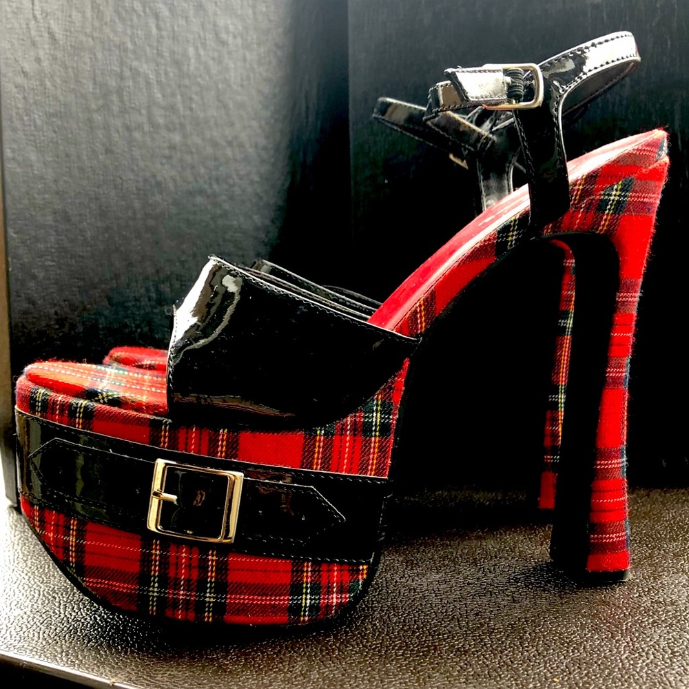 🔥 Skyscraper heels. Like new. Size 9. Pleaser.